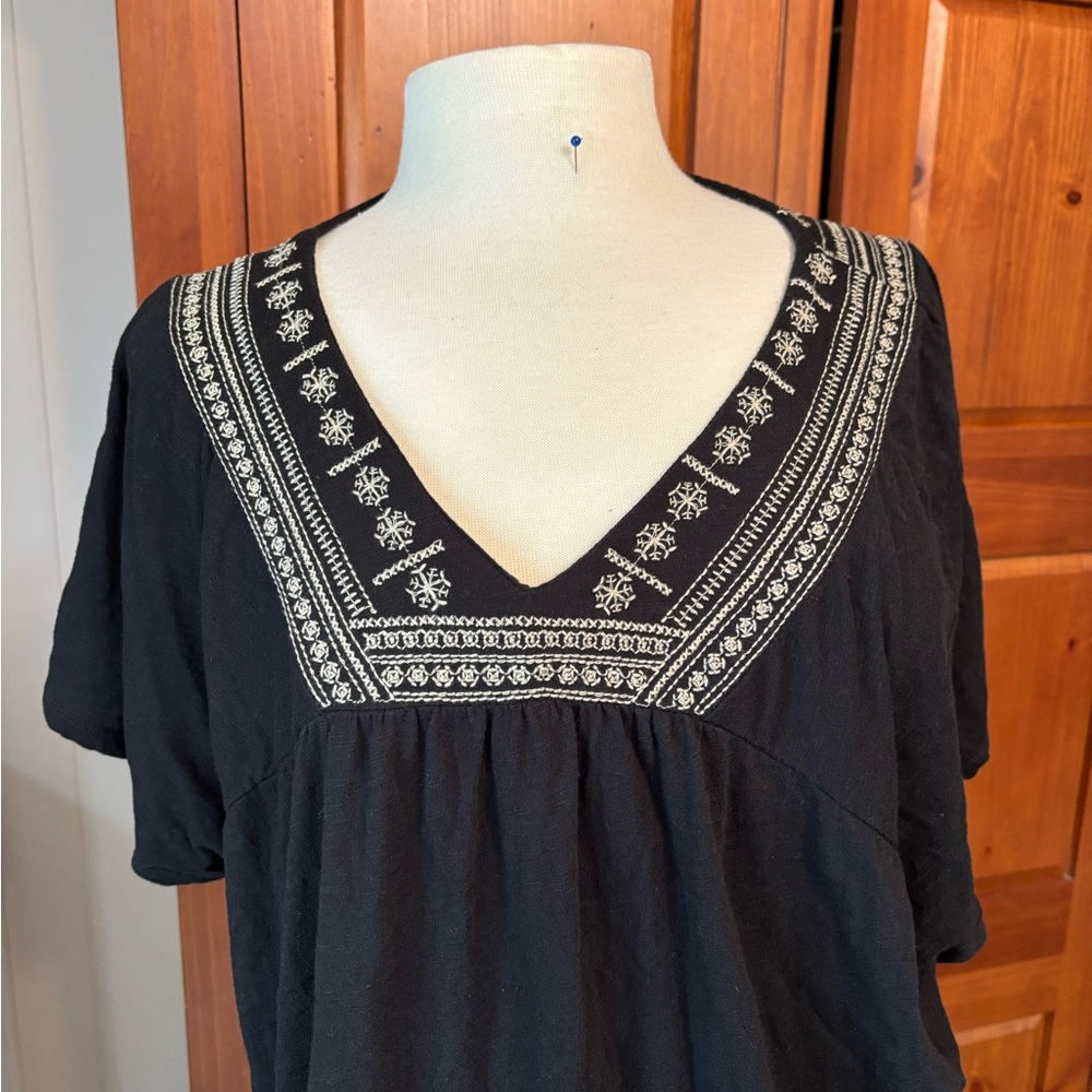 Sonoma Black Embroidered Short Sleeve Blouse